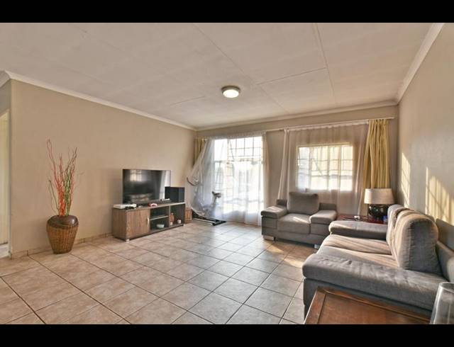 2 BEDROOM APARTMENT FOR SALE IN VERWOERDPARK